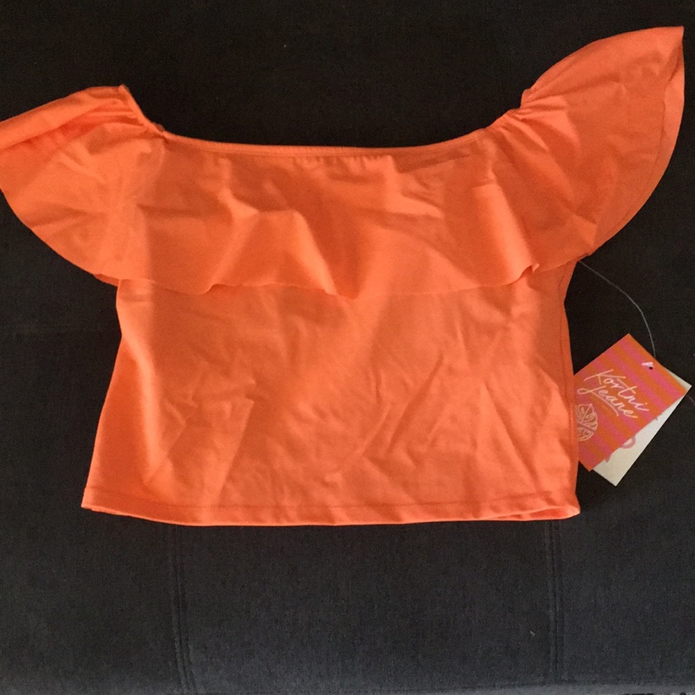 NWT Kortni Jeane Ruffle Around Top